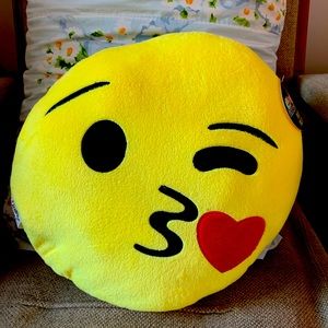 NWT Plush Emoji Winking Kissing Heart Yellow Novelty Pillow Cute Decor Novelty
